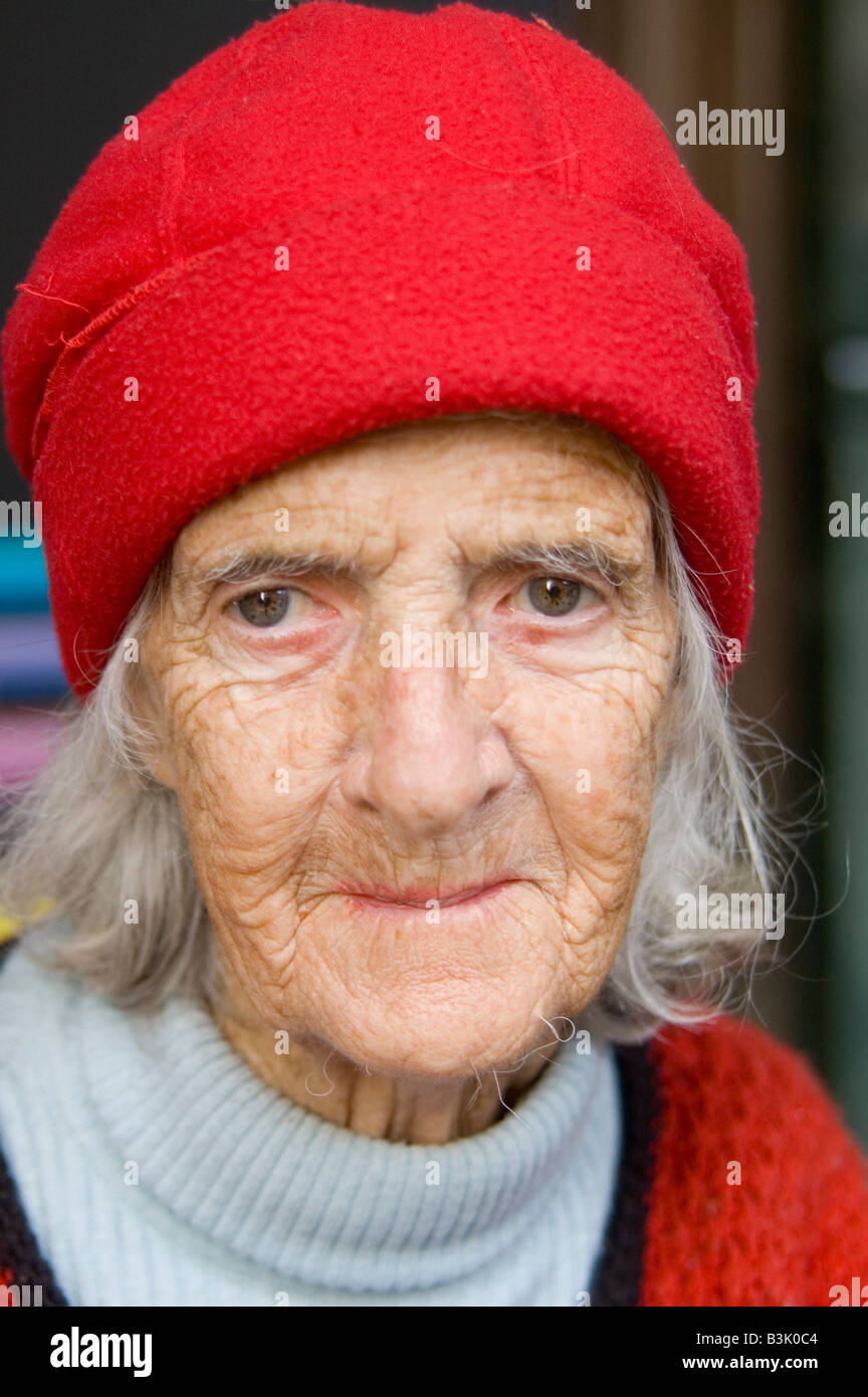 Vecchia donna Red Hat Foto Stock