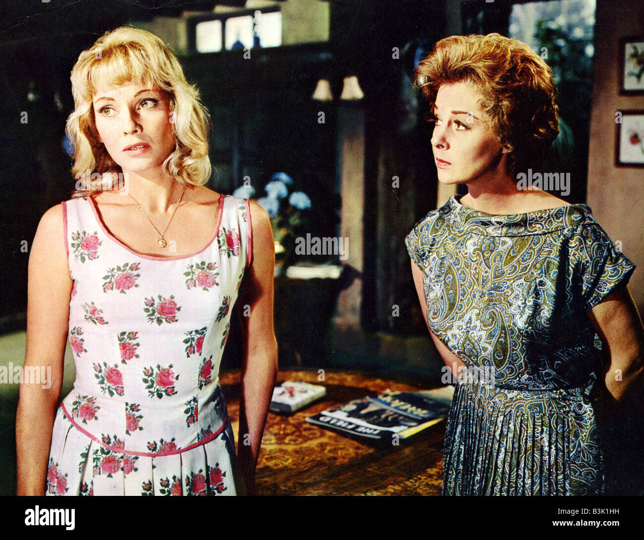 Ringrazio stolto 1962 MGM film con Susan Hayward a destra e Diane Cilento Foto Stock