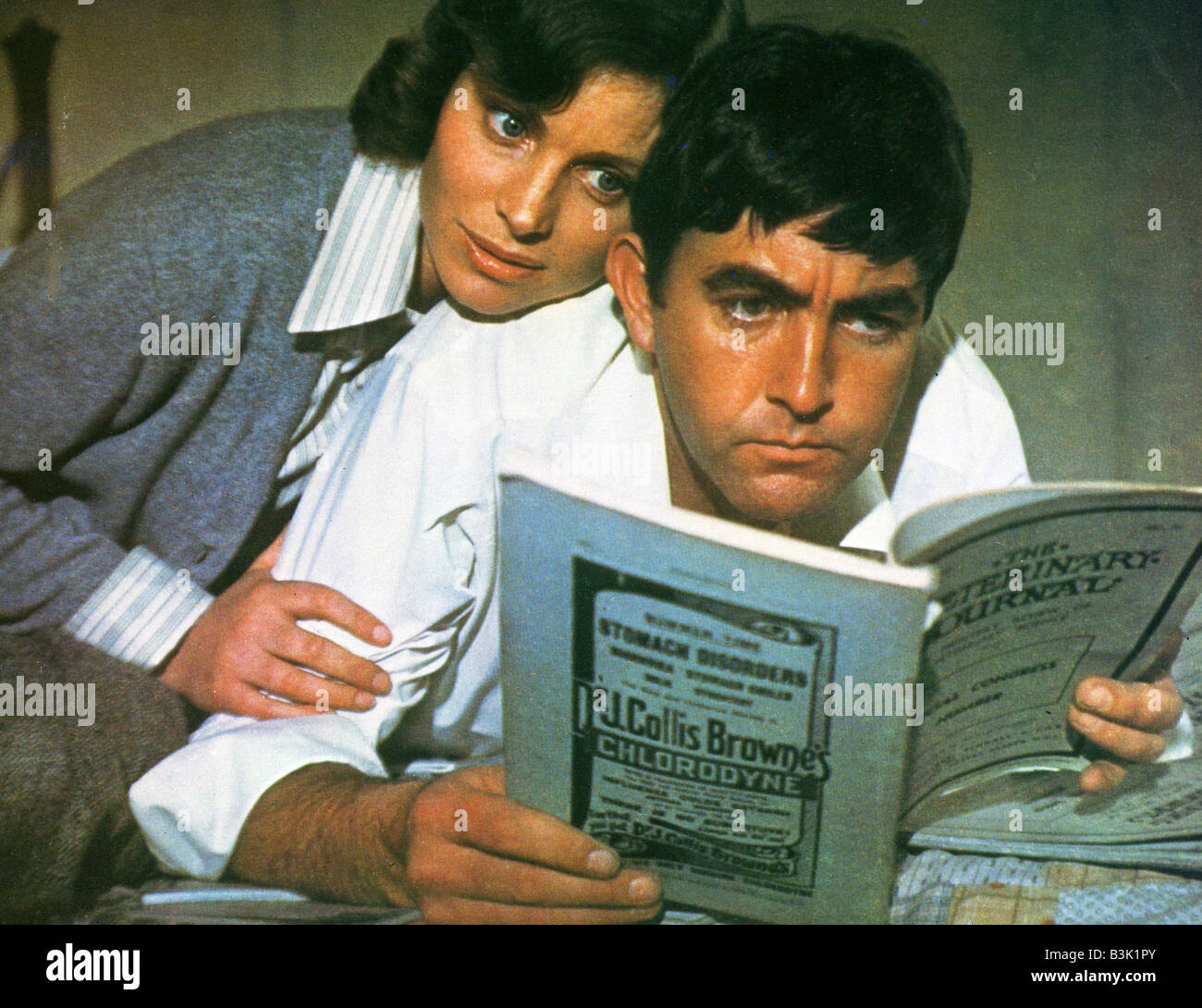 Non dovrebbe succedere a un vet 1954 EMI/Readers Digest film con John a Alderton e Lisa Harrow Foto Stock