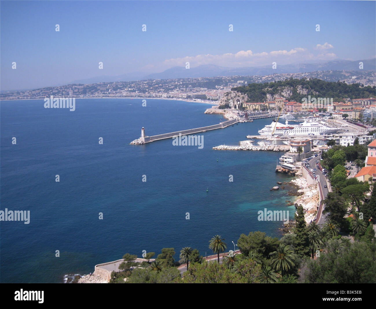 Nizza Francia vista verso ovest attraverso la baia Foto Stock