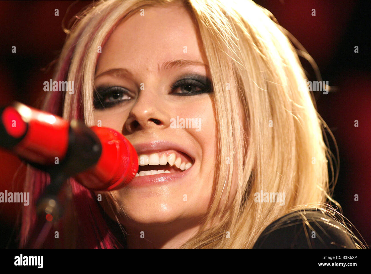 AVRIL LAVIGNE cantante statunitense al whisky a Go Go di Los Angeles il 6 novembre 2007 Foto Stock