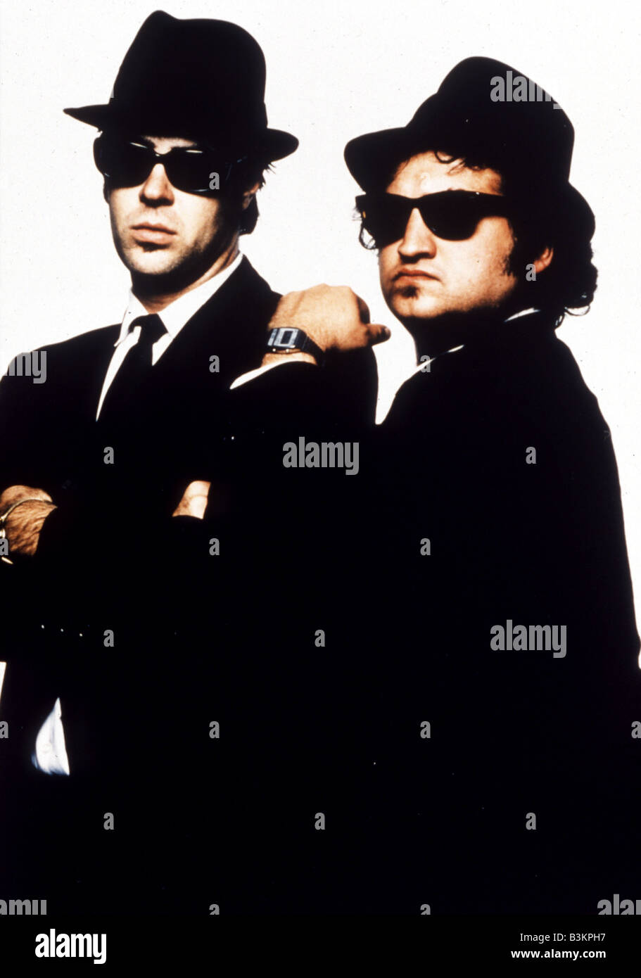 I Blues Brothers 1980 film universale con Dan Aykroyd a sinistra e John Belushi Foto Stock