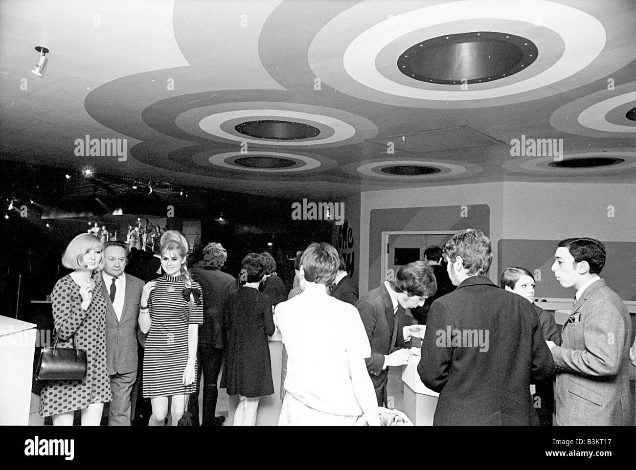 Il taglio superiore di musica pop club orientato in 60s Londra Foto Stock