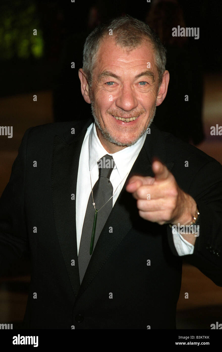 IAN McKELLAN al 2004 Vanity Fair Oscar party a Mortons in West Hollywood 29 Febbraio 2004 Foto Stock