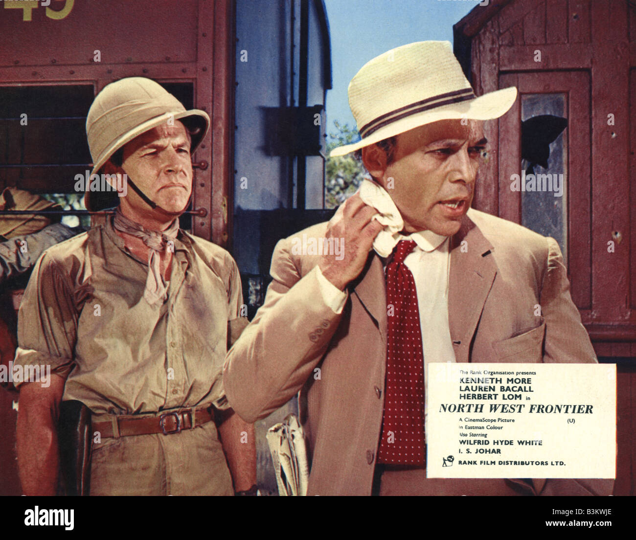 Frontiera di Nordovest fiamma aka su India 1959 Rank film con Kenneth più a sinistra e Herbert Lom Foto Stock