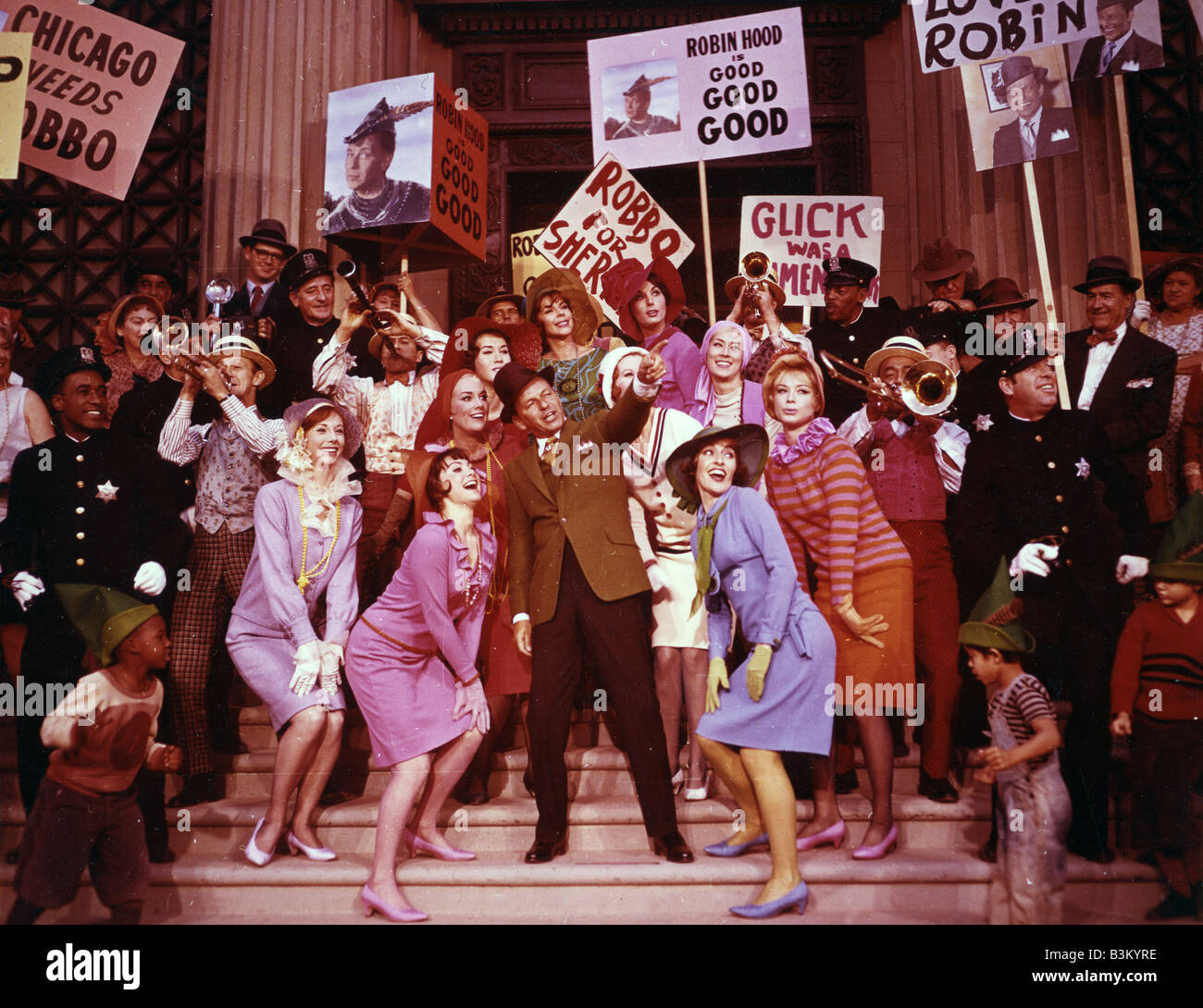 ROBIN E SETTE CAPPE 1964 Warner film con Frank Sinatra Foto Stock