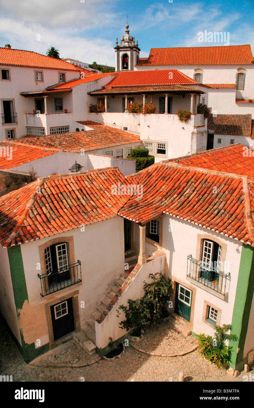 Dal tetto rosso case entro le conserve mediaevel città di Obidos, Portogallo. Foto Stock