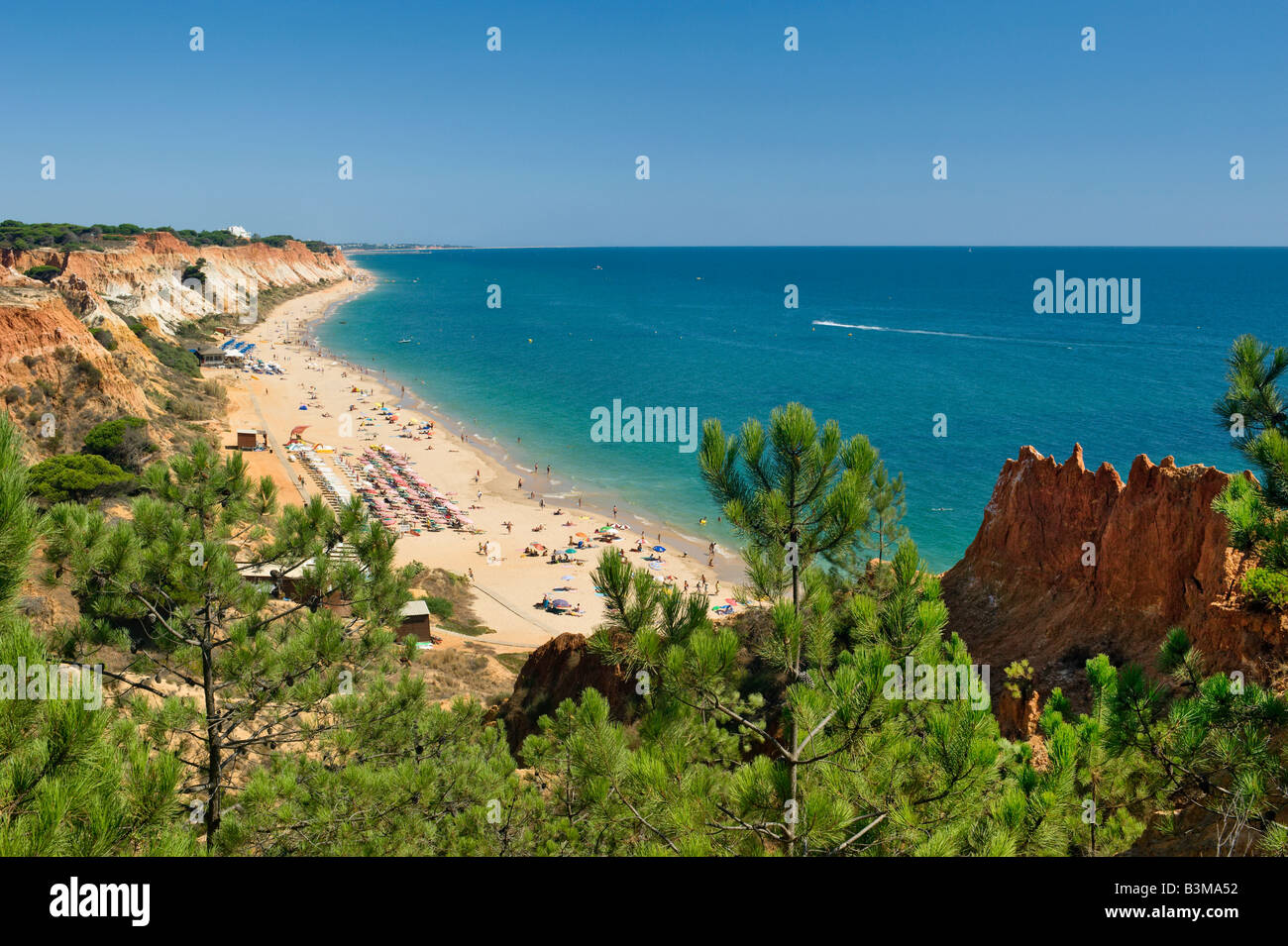 Il Portogallo Algarve costa a Praia da Falésia Foto Stock