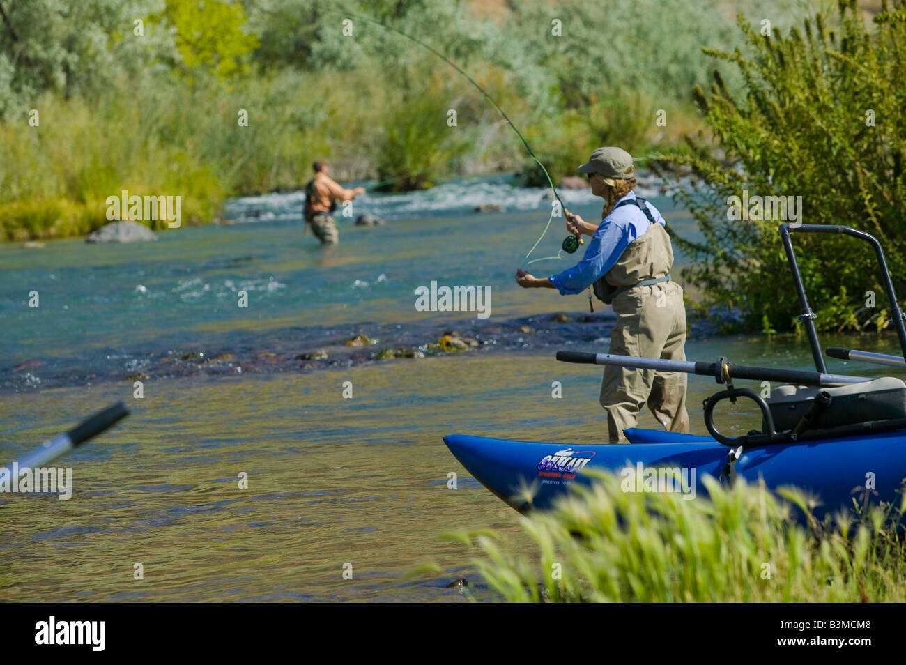 La pesca con la mosca sulla parte inferiore del fiume Owyhee un nastro blu trota fario pesca in sud-est Oregon Foto Stock