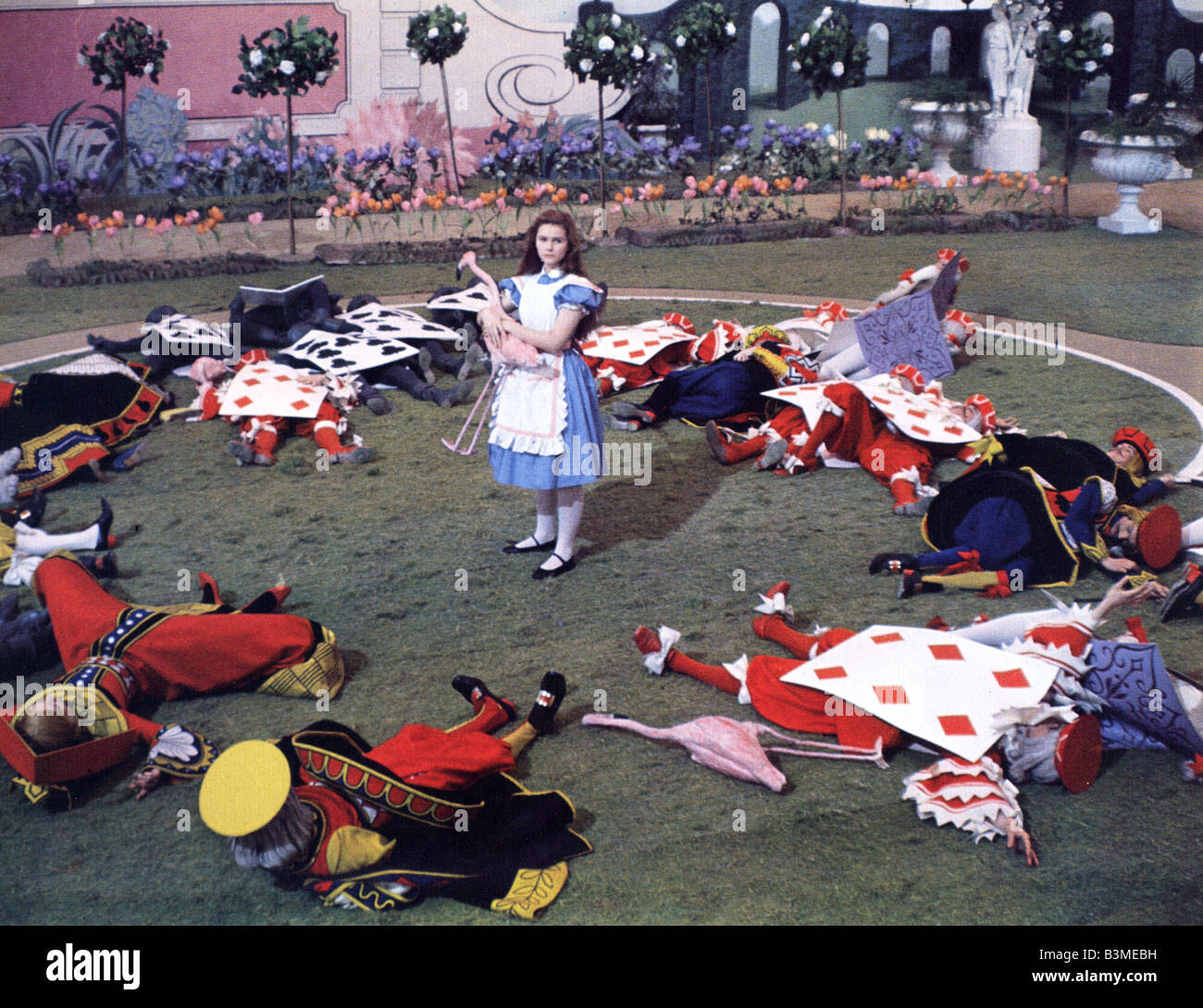 приключение алисы в стране чудес 1972. казнь томаса кромвеля тюдоры. казнь анны болейн. королева рубит головы всем. королева рубит головы всем.