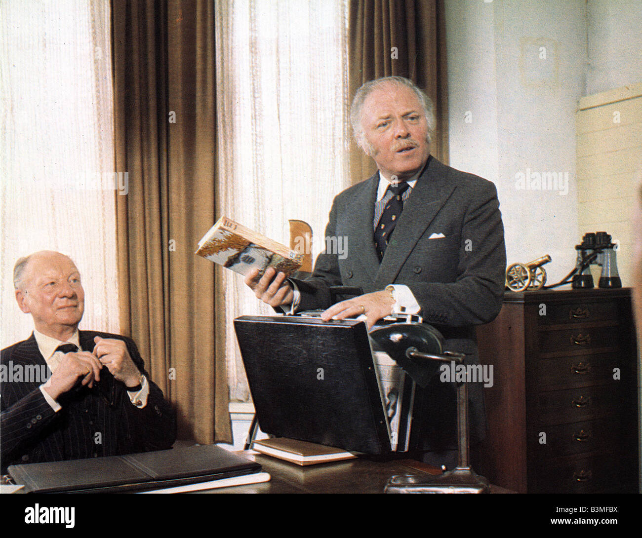 Il fattore umano 1979 Rank film con John Gielgud a sinistra e Richard Attenborough Foto Stock