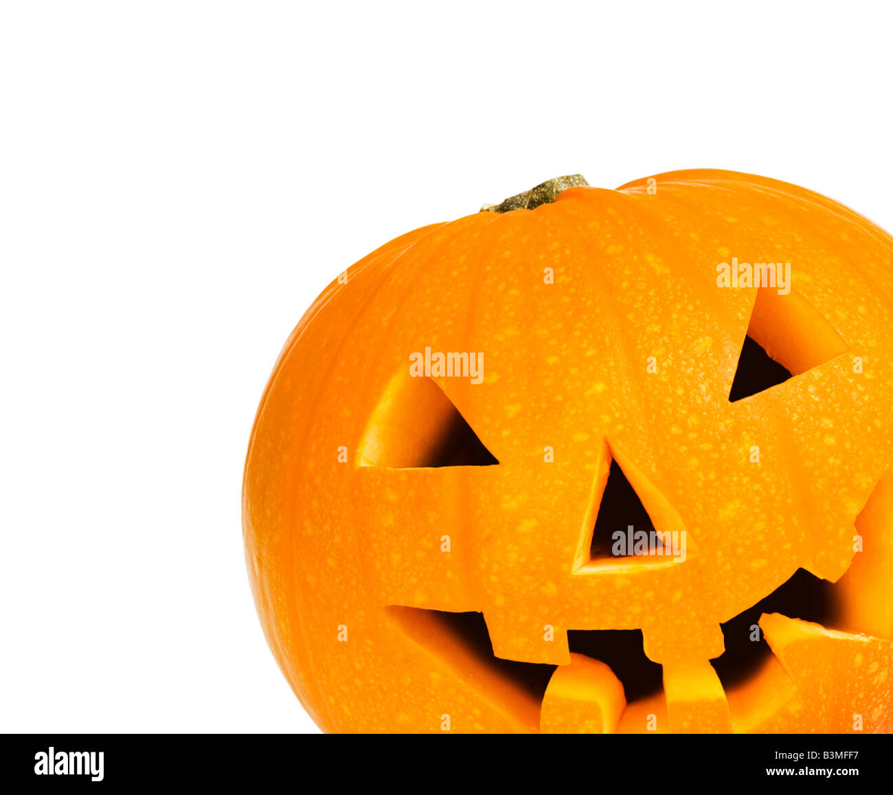 Zucca di Halloween con percorso di clipping e copyspace contro uno sfondo bianco Foto Stock