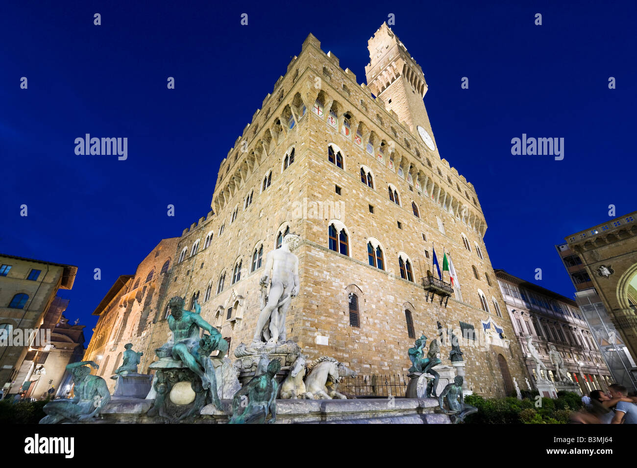 Palazzo Vecchio e Fontana di Nettuno a notte, Piazza della Signoria, Firenze, Toscana, Italia Foto Stock