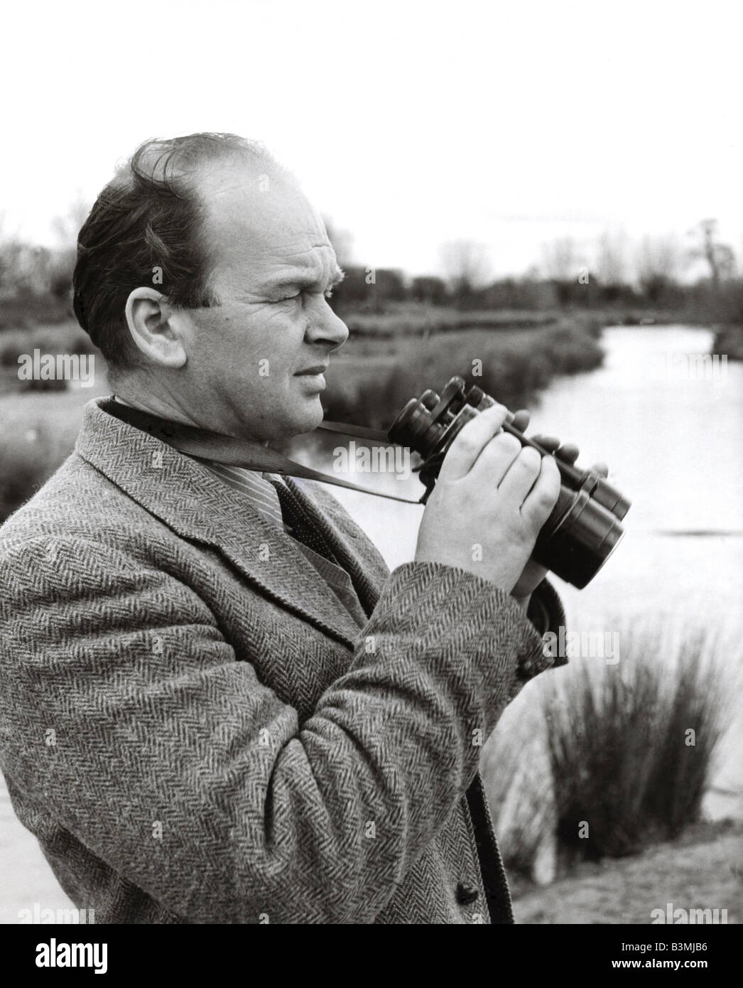 PETER SCOTT British ornightologist, conservatore, pittore e ufficiale della marina a Slimbridge, Gloucestershire, Inghilterra in 1946 Foto Stock