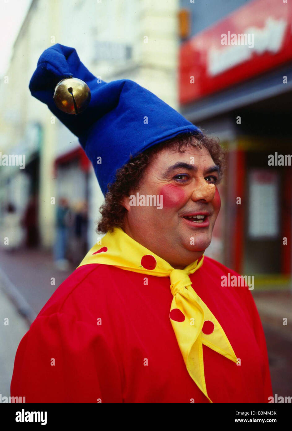 Eddie grande all apertura del Centro Sauchiehall Febbraio 1988 abiti come Noddy Foto Stock