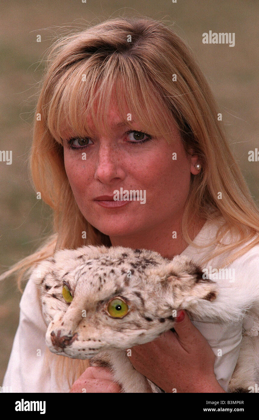 Gaby Roslin il presentatore TV il lancio di World Wildlife Fund WWF gli occhi e le orecchie campagna per promuovere il caso di specie animali in pericolo Foto Stock