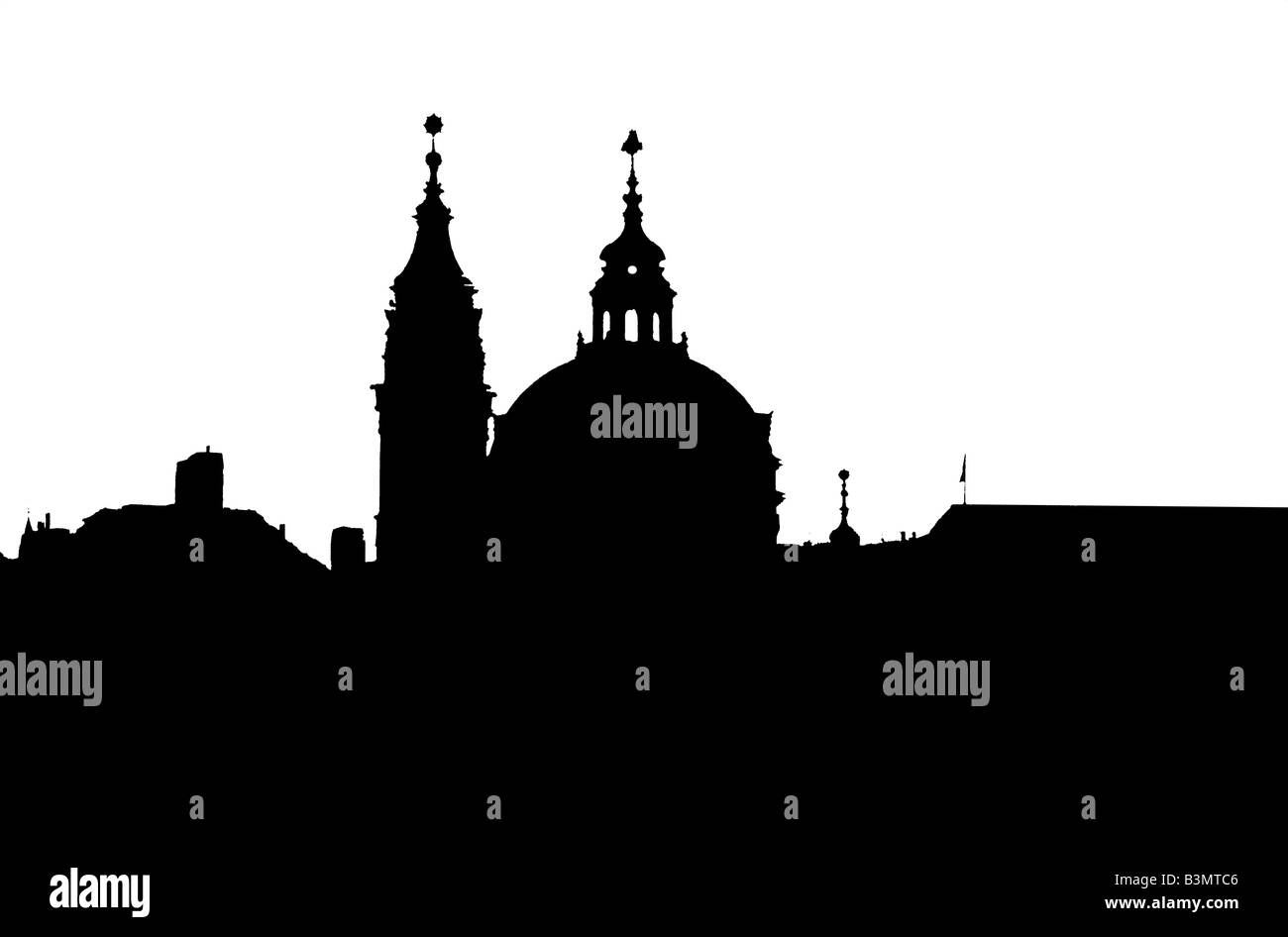 Silhouette della St Nikolas - monumento barocco di Praga Foto Stock