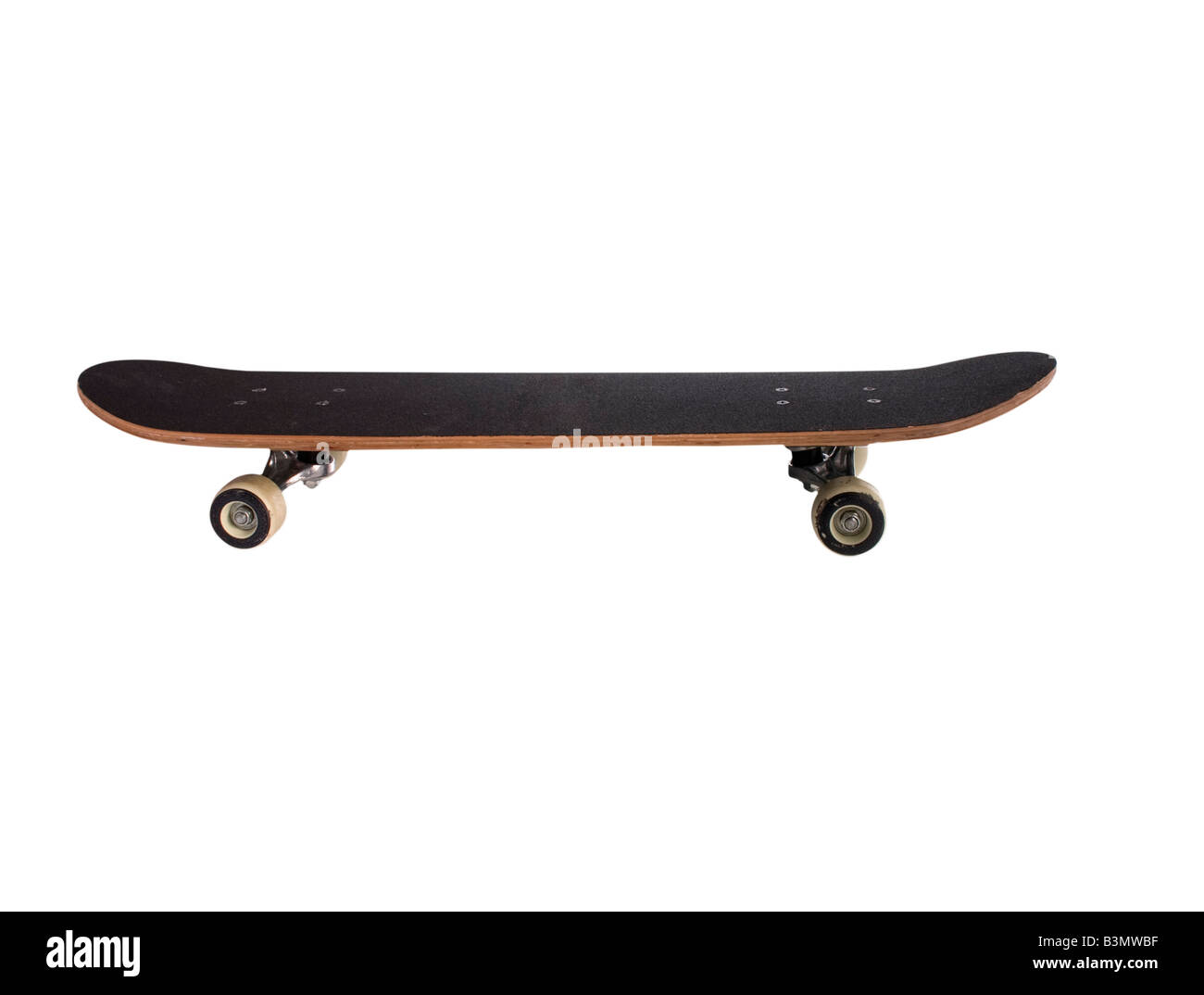 Skateboard nero isolato su uno sfondo bianco Foto Stock