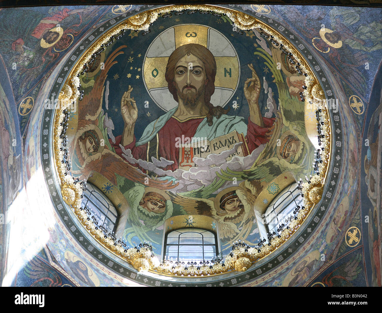 Mosaici all'interno la Chiesa del Salvatore sul Sangue versato a San Pietroburgo - Russia Foto Stock