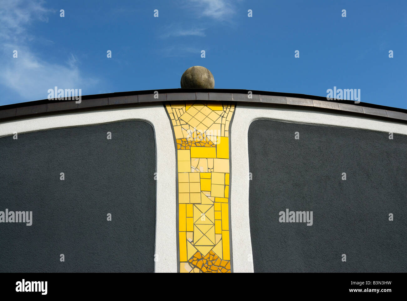 Particolare della facciata e Tilework a Rogner Spa Termale e Hotel progettato da Friedensreich Hundertwasser di Bad Blumau Austria Foto Stock
