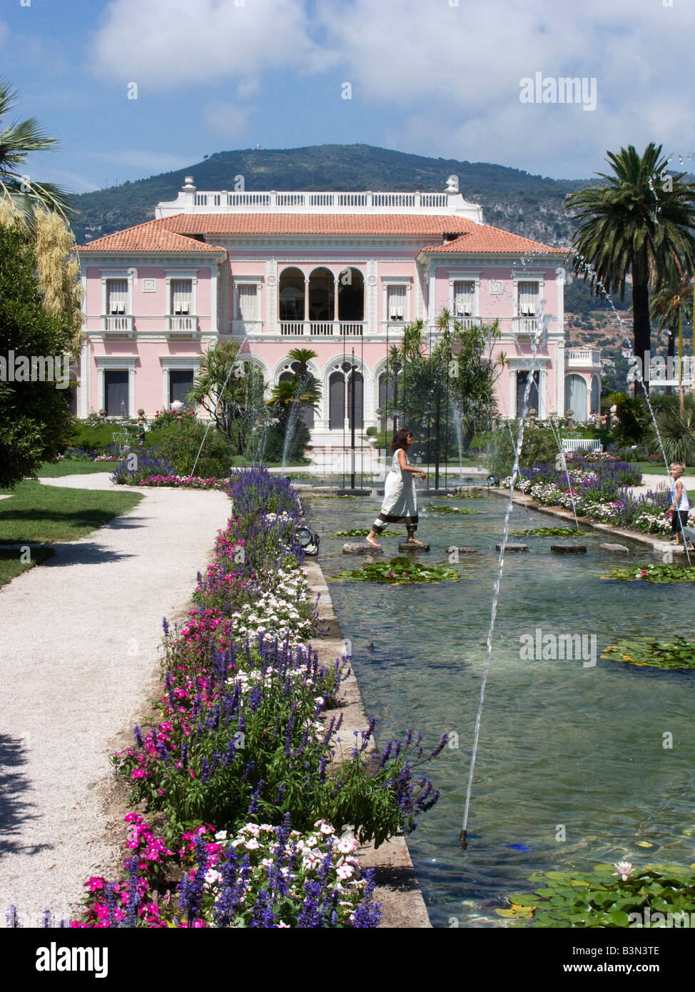 I giardini e la Villa di Ephrussi de Rothschild su Cap Ferrat vicino a Nizza Cote d Azur Provence di Francia Foto Stock