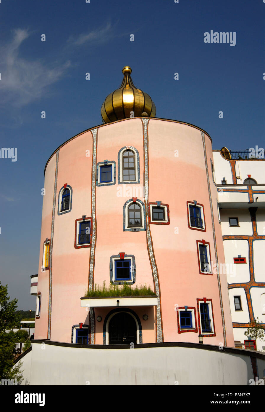 Architettura eccentrica del Rogner Spa Termale e Hotel progettato da Friedensreich Hundertwasser di Bad Blumau Austria Foto Stock