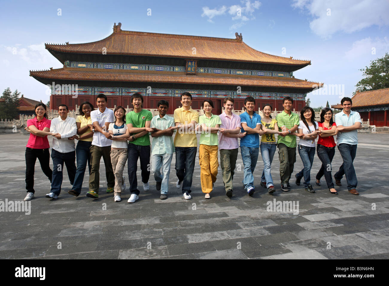 Persone provenienti da diversi paesi di essere insieme nella città proibita,Beijing, Cina Foto Stock