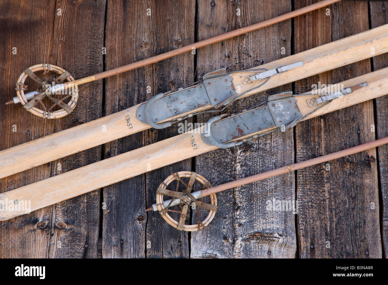 Il vecchio gli sci, vista in elevazione Foto Stock
