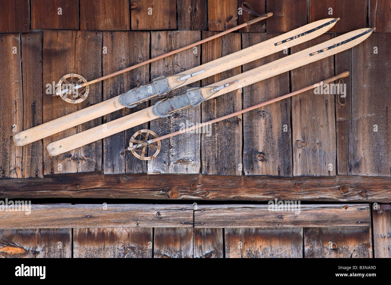 Il vecchio gli sci, vista in elevazione Foto Stock