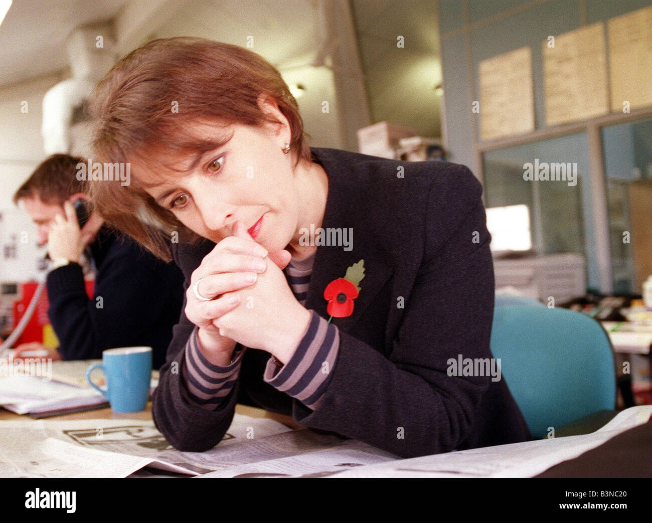 Kirsty Wark presentatore TV quotidiano di lettura sul lavoro Novembre 1998 mirrorpix Foto Stock