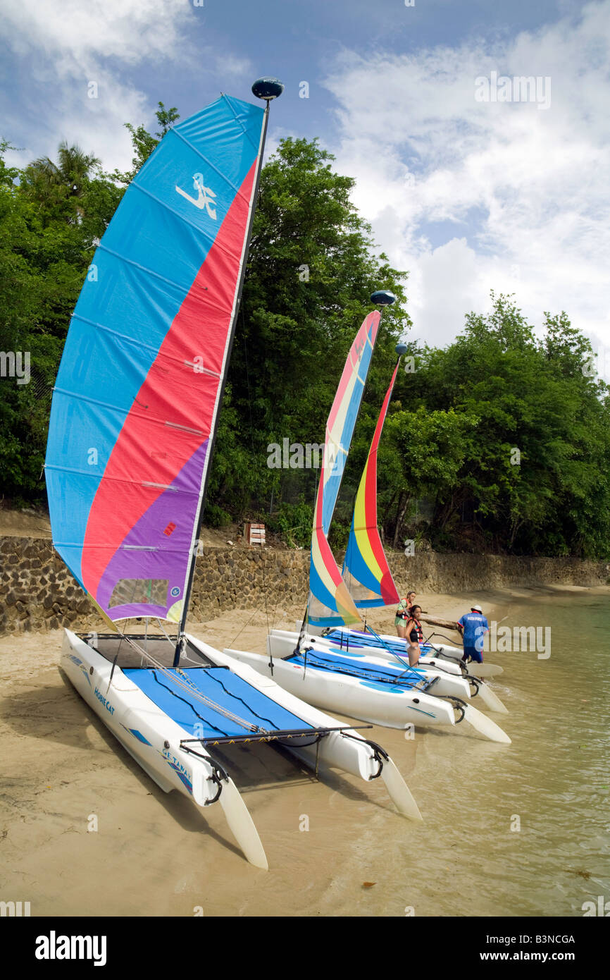 Hobie-gatti sulla spiaggia, Windjammer Landing, St Lucia, West Indies Foto Stock