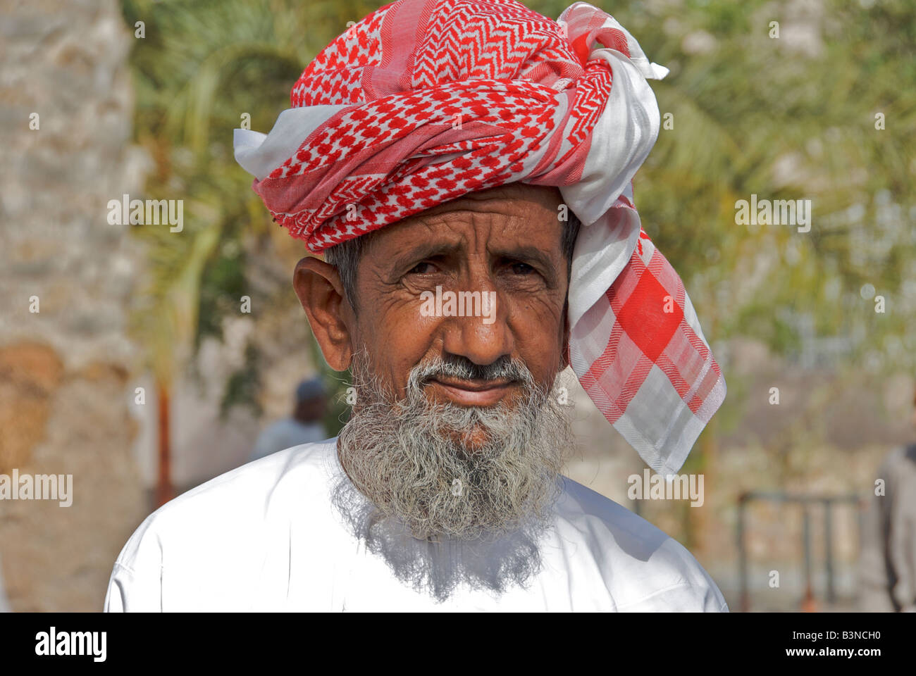 Ritratto di un uomo souq di bestiame o mercato Nizwa Al Dakhiliyah Regione Sultanato di Oman Foto Stock