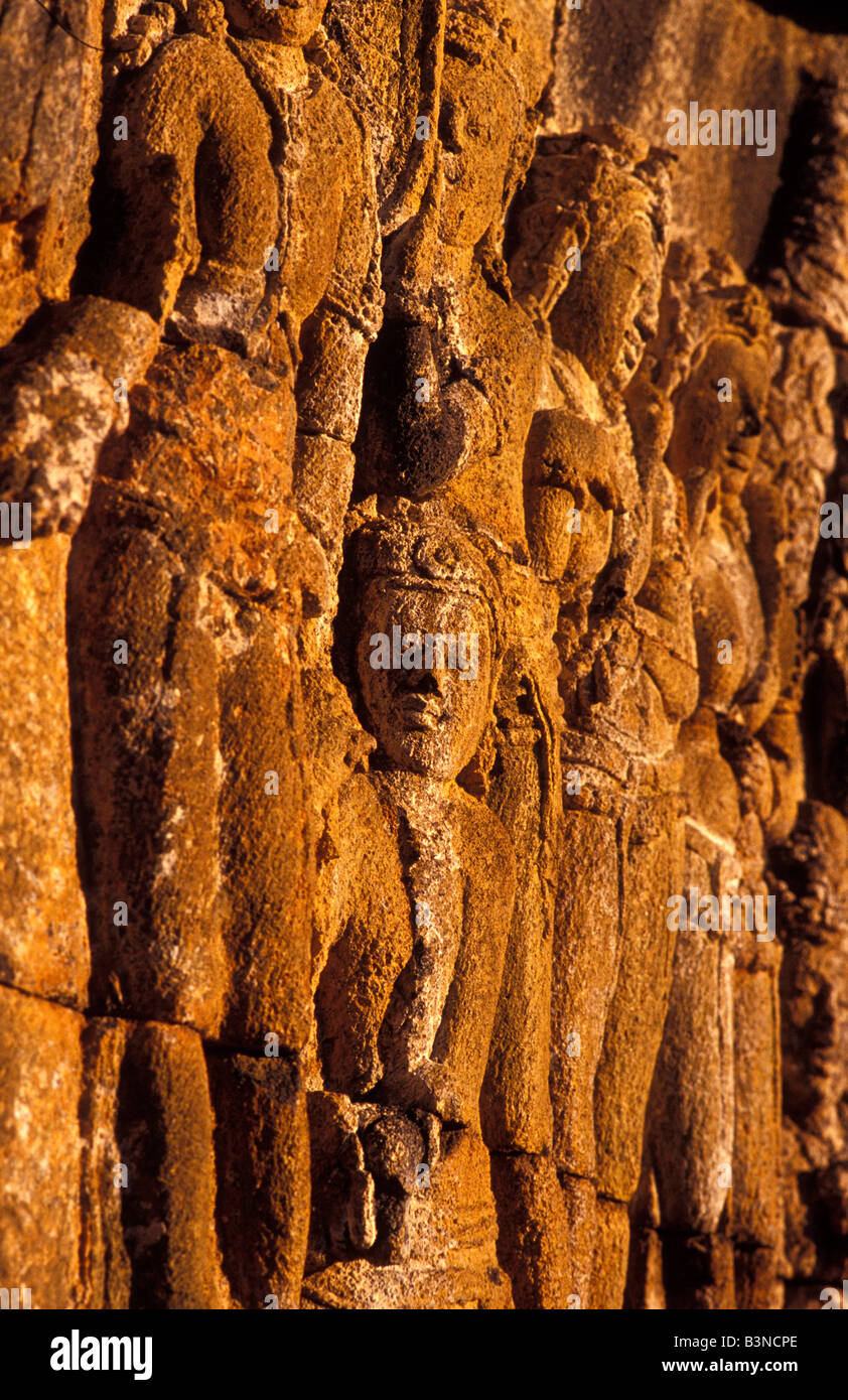 La parete orientale della scultura di sfiato dettaglio borobudur indonesia java Foto Stock