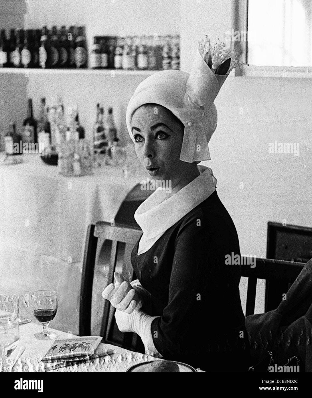 Elizabeth Taylor Sett 1963 e Richard Burton a Sandown Park Race Course Foto Stock