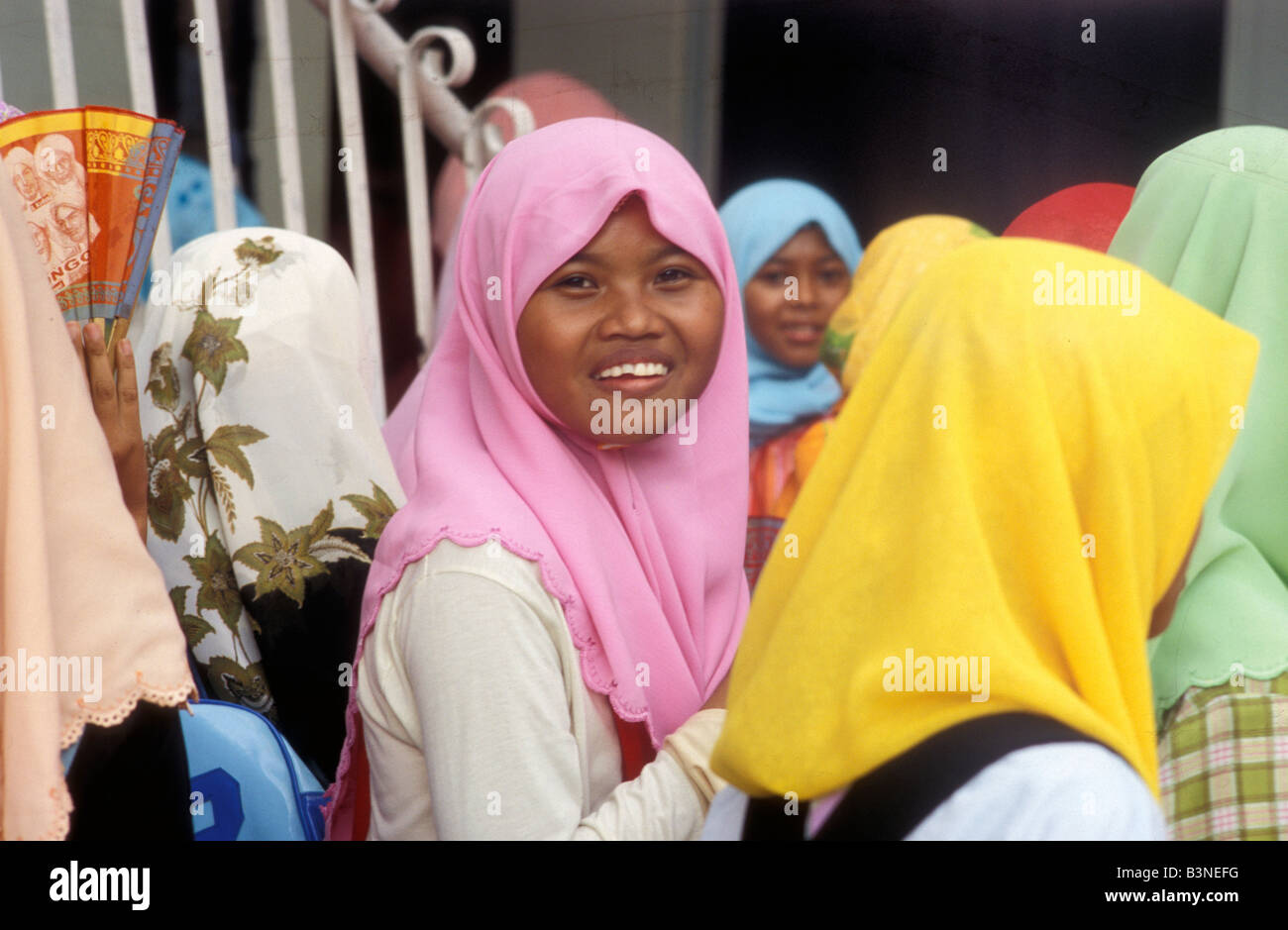 Ragazze a mesjid ampel surabaya indonesia java Foto Stock
