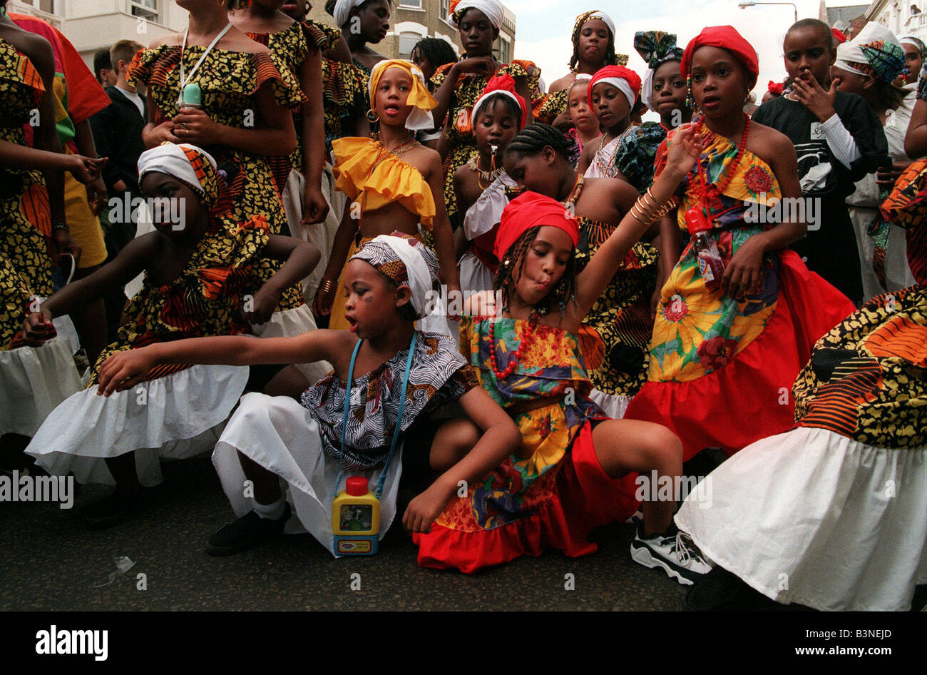 Bambini Danza al carnevale di Notting Hill Foto Stock