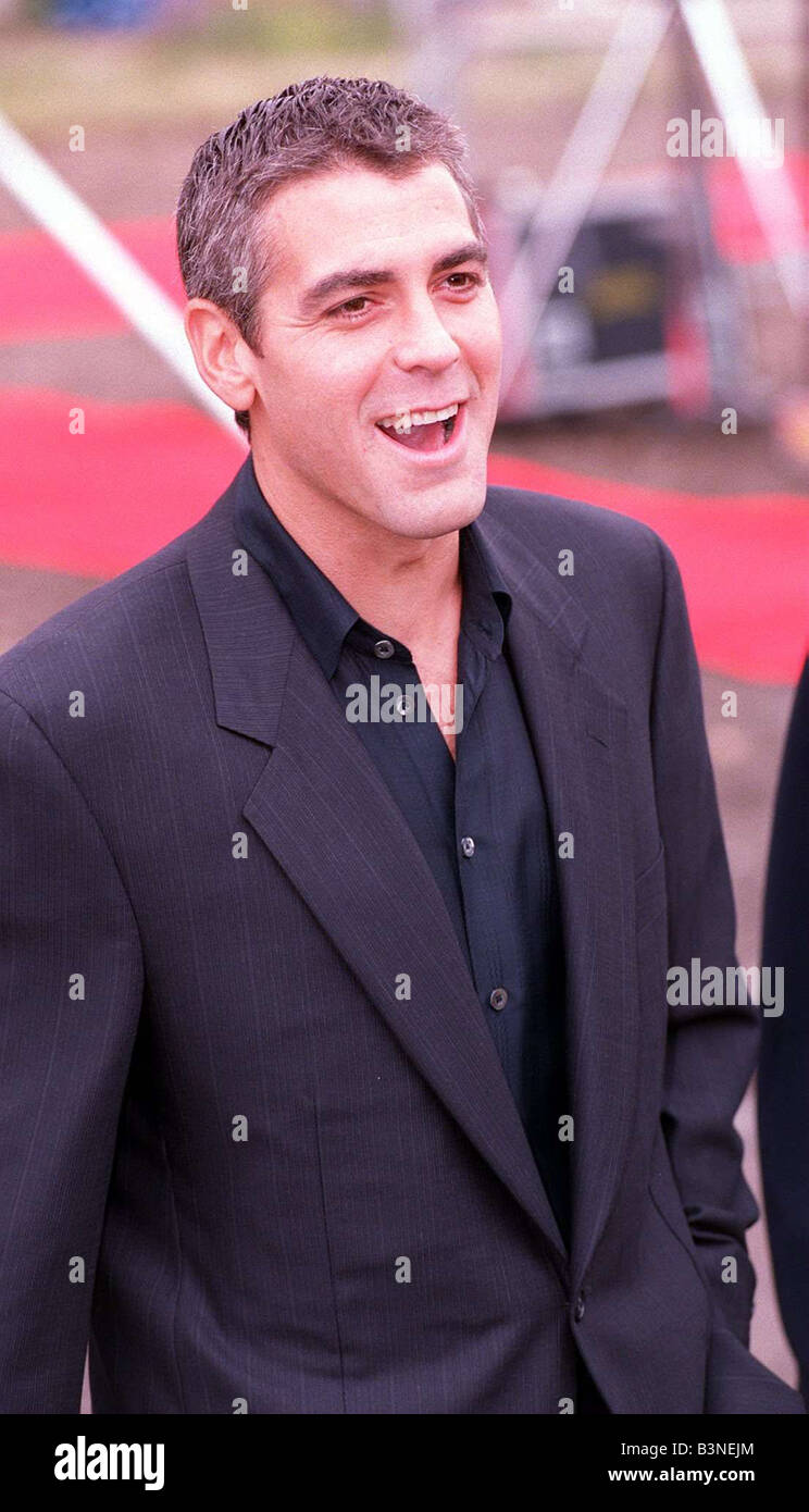 George Clooney a Battersea Power Station giugno 191997 egli è a Londra per la premiere del film di Batman mirrorpix Foto Stock