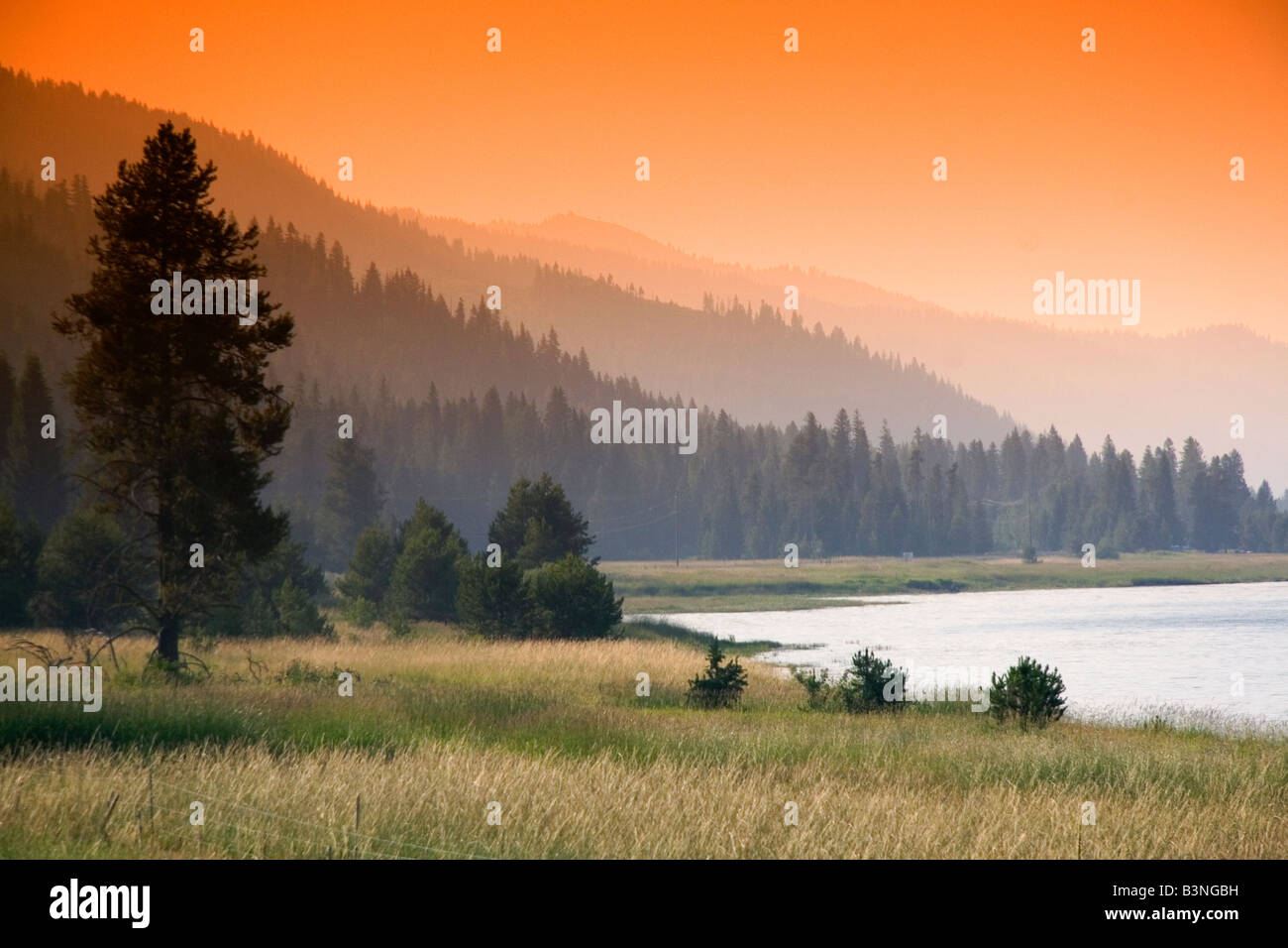 Tramonto al Lago a cascata in Valle County Idaho Foto Stock