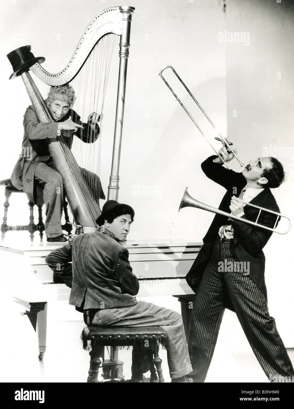 MARX BROTHERS noi comici da sinistra gli Harpo, Chico e Groucho Foto Stock