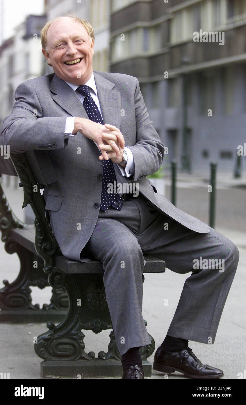 Neil Kinnock a Bruxelles Aprile 2002 Foto Stock