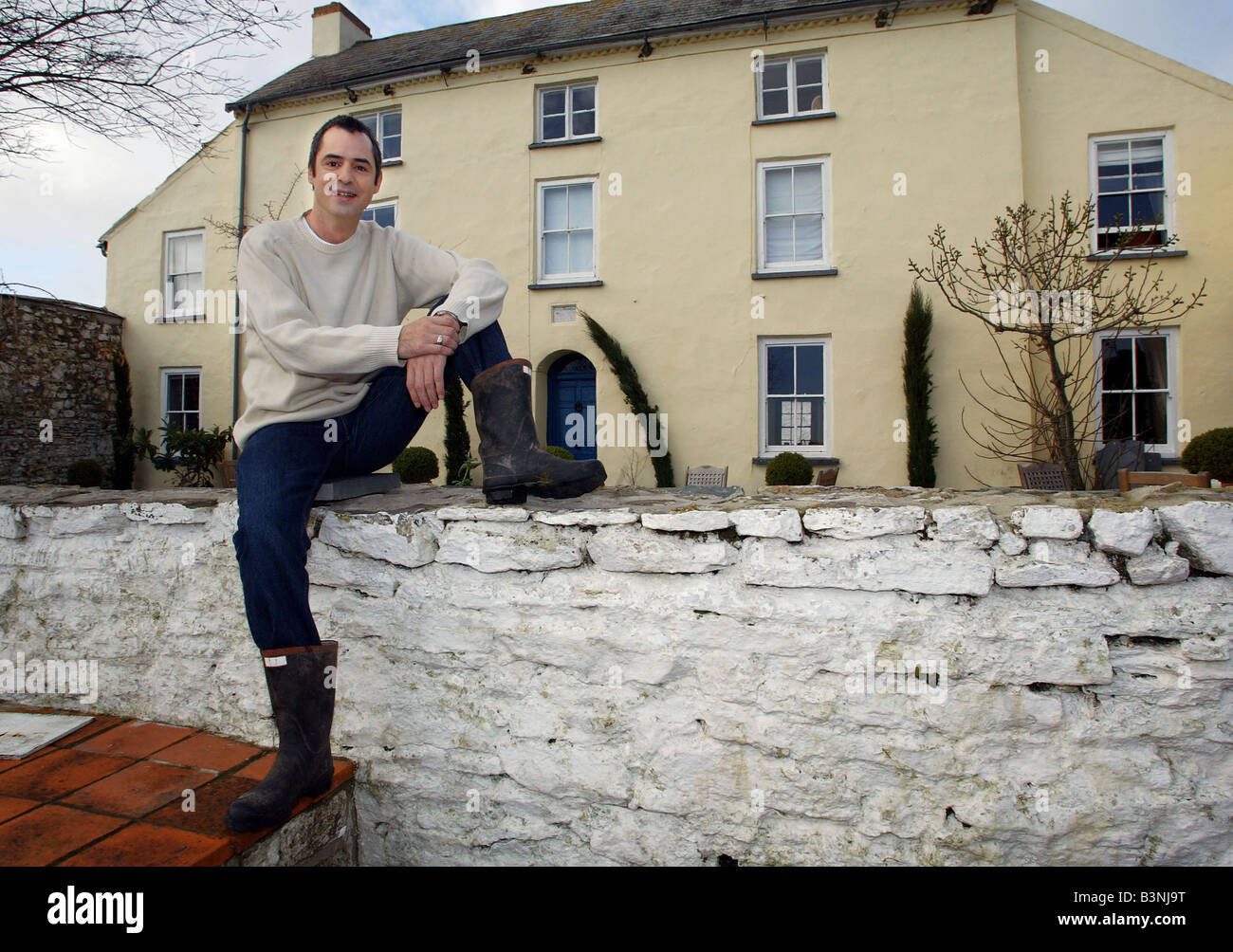 Attore Neil Morrissey al suo hotel Novembre 2002 a Laugharne Galles del Sud Foto Stock