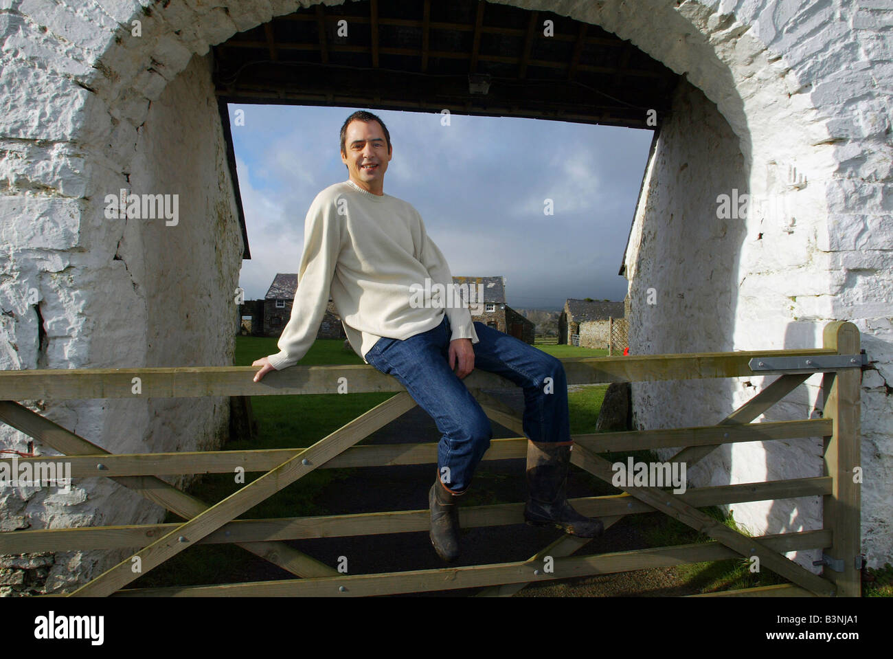 Attore Neil Morrissey al suo hotel Novembre 2002 a Laugharne Galles del Sud Foto Stock