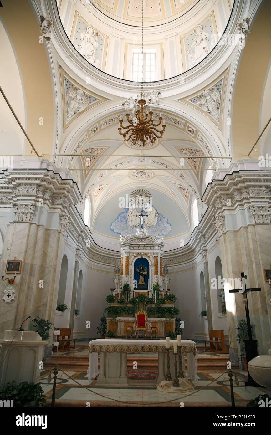 Altarraum der Kirche San Vincenzo auf der Vulkaninsel Stromboli, Aeolische oder Liparische isole, Sizilien, Italien Foto Stock