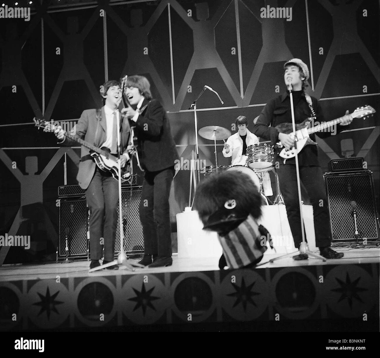 I file dei Beatles 1965 John Lennon Paul McCartney George Harrison e Ringo Starr durante prove Blackpool Night Out Agosto 1965 Foto Stock