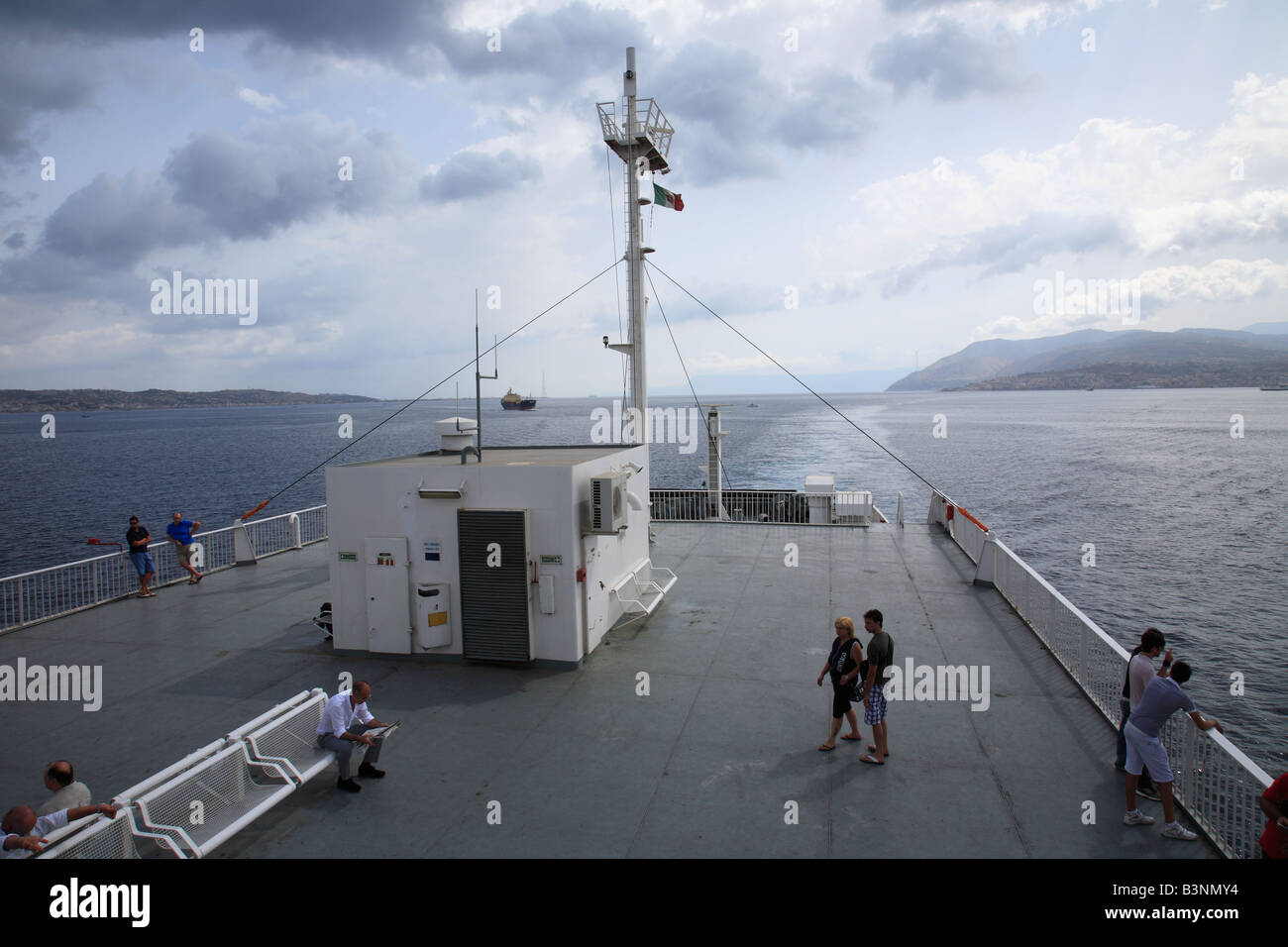 Faehre zwischen Kalabrien und Sizilien auf der Strasse von Messina, Tyrrhenischen Meer, Ionisches Meer, Mittelmeer, Italien Foto Stock