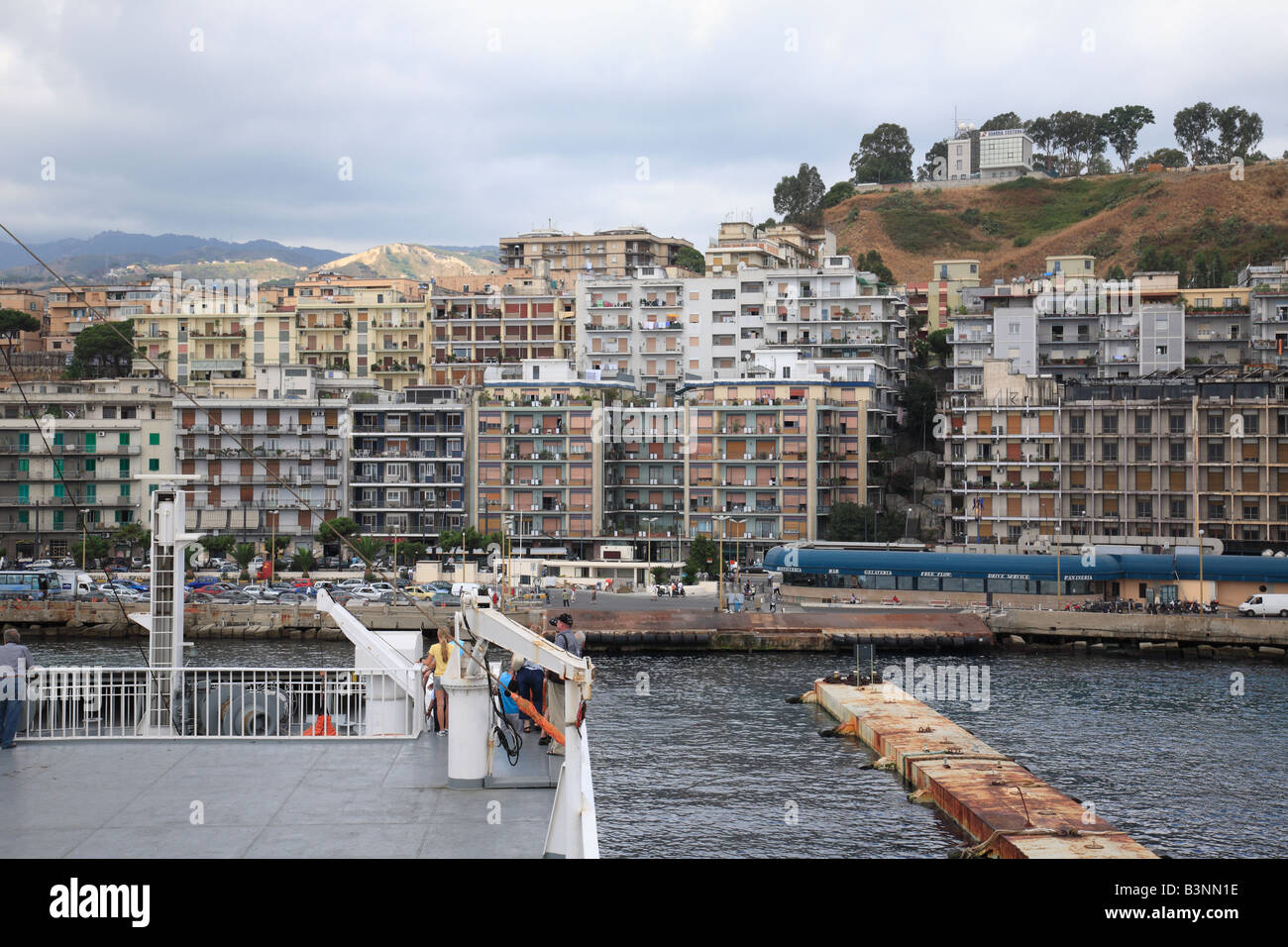 Faehre zwischen Kalabrien und Sizilien auf der Strasse von Messina, Tyrrhenischen Meer, Ionisches Meer, Mittelmeer, Italien Foto Stock