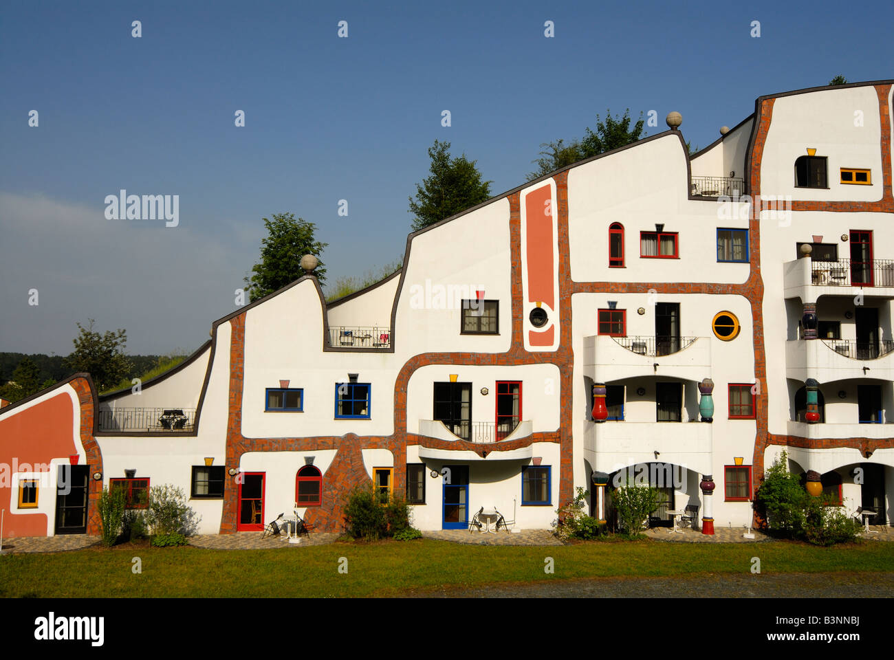 Cadipietra Stone House Edificio del Rogner Spa Termale e Hotel da Friedensreich Hundertwasser Bad Blumau Austria Foto Stock