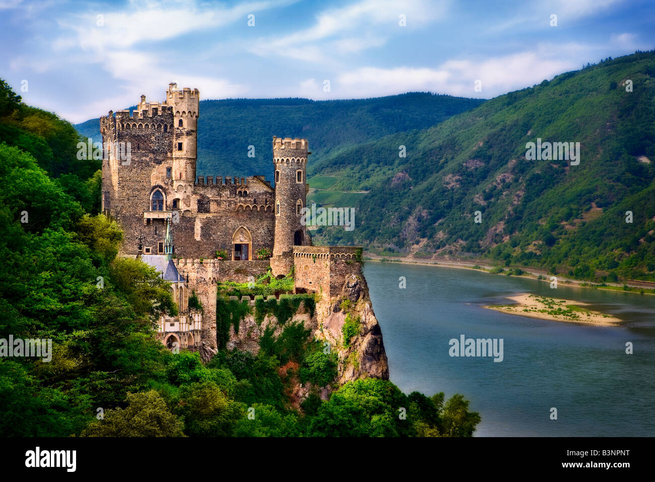 Rheinstein castello medievale, sul fiume Reno in Germania. Foto Stock