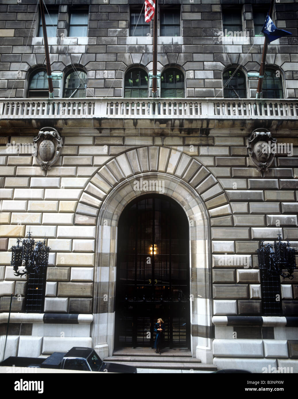 The Federal Reserve Bank of New York building on Liberty Street in Lower Manhattan in New York Foto Stock