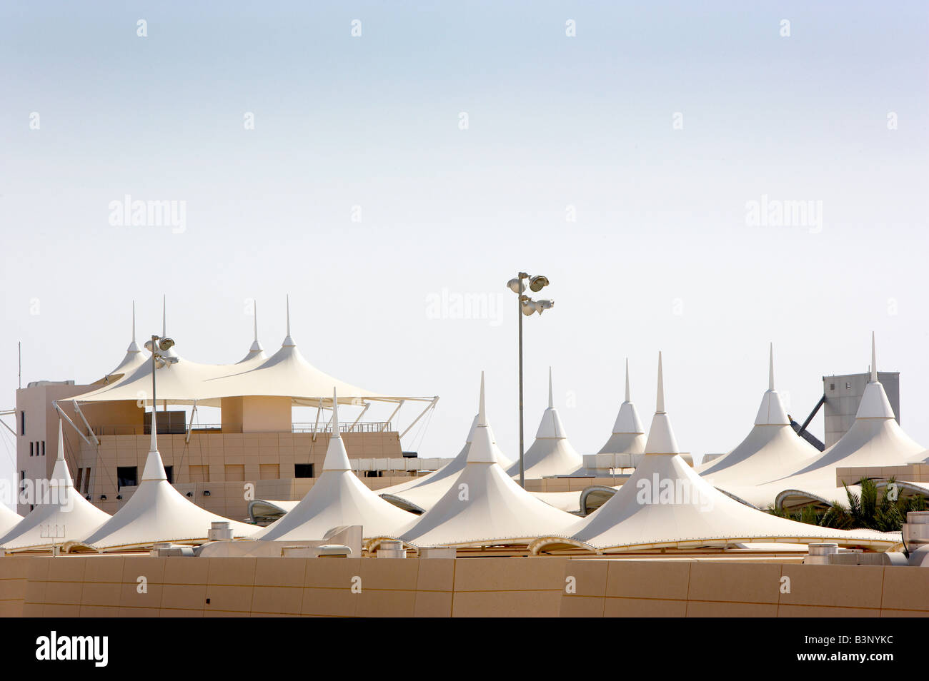 Tenda come tetti di il Circuito Internazionale del Bahrain BIC home del motorsport in medio oriente Foto Stock